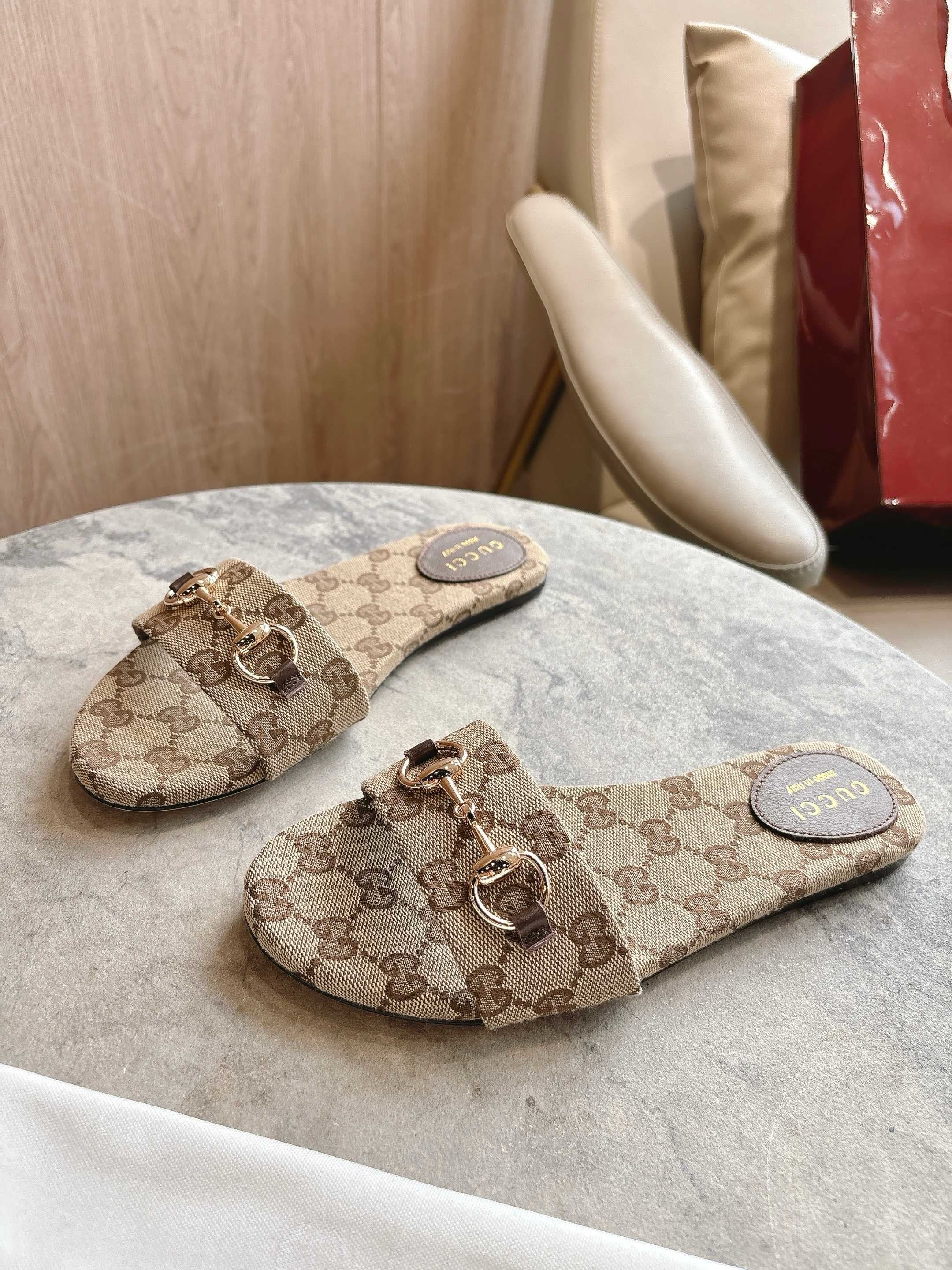 Gucci Women's mule with horsebit