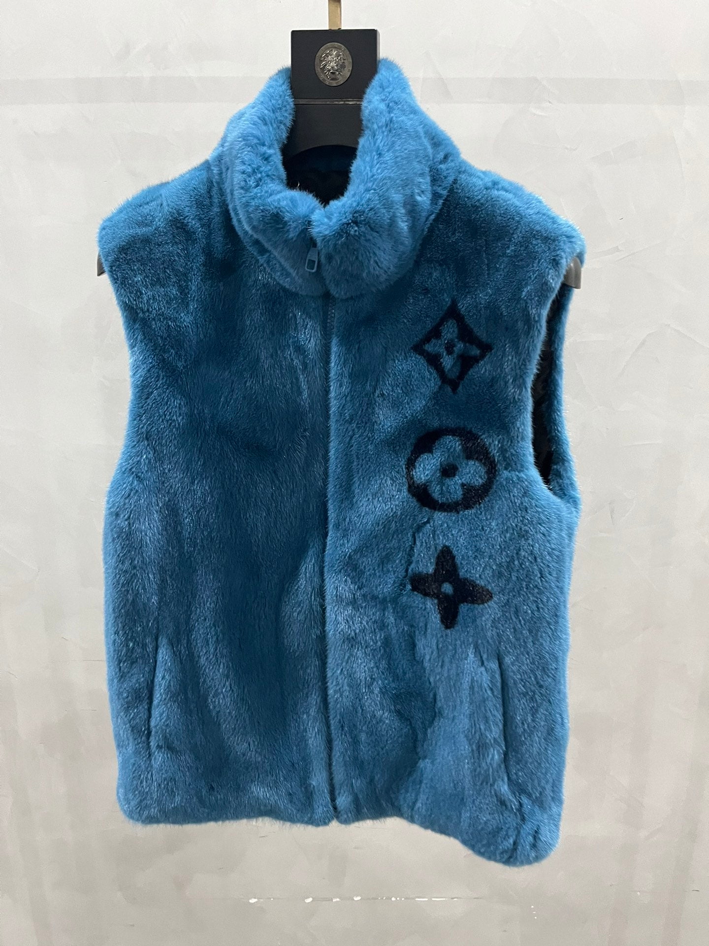 Lv furry sleeveless