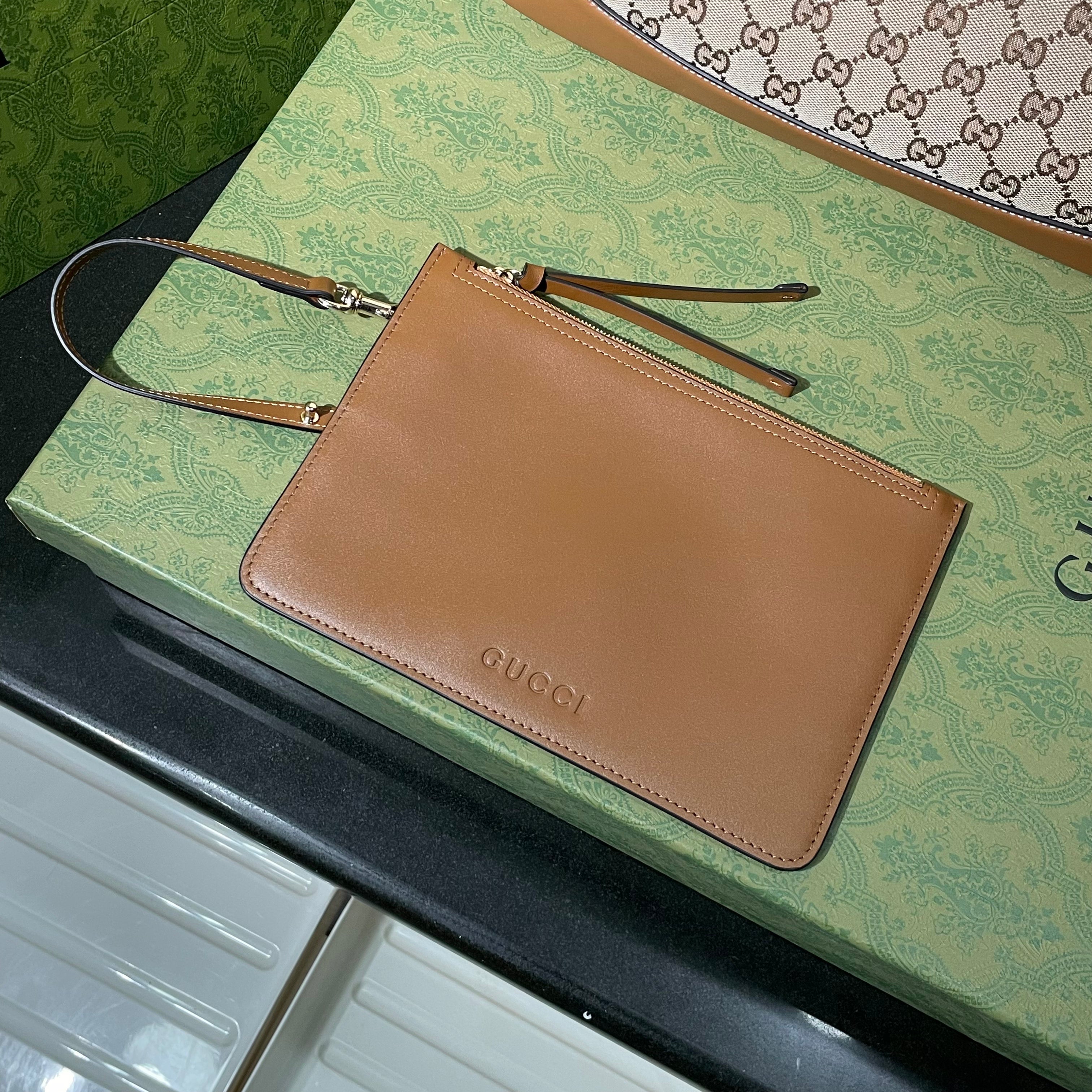 Gucci B large shoulder bag