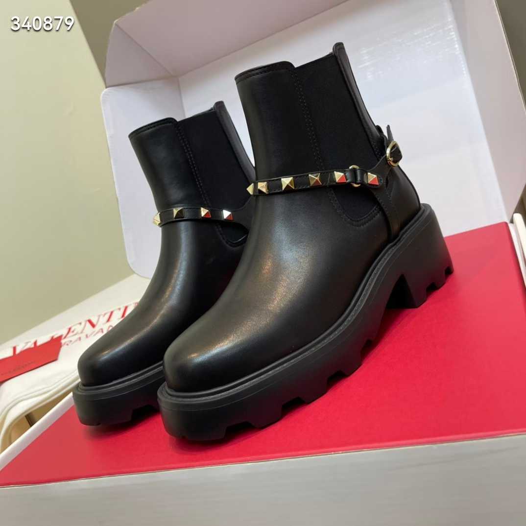Valentino women boot with sturds