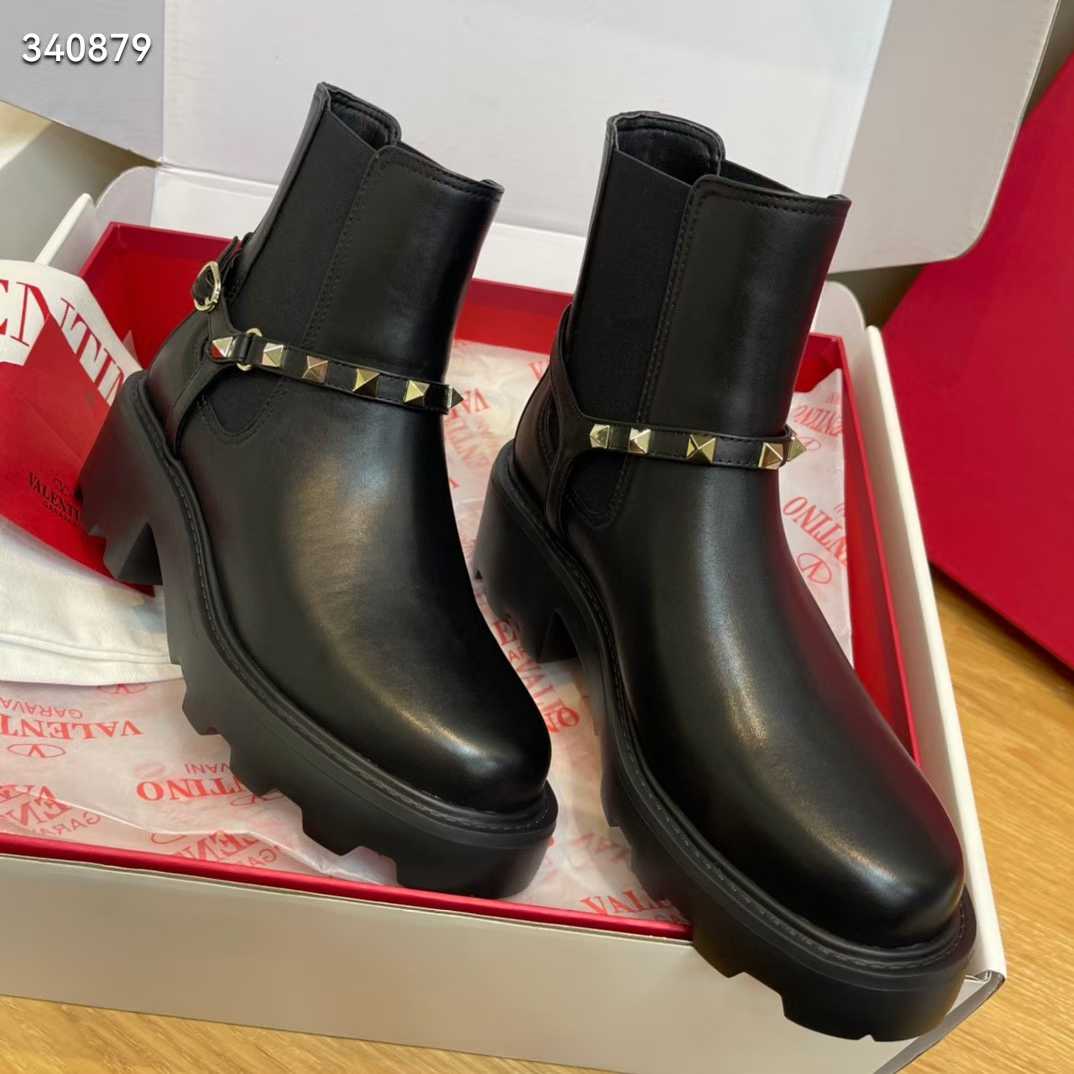 Valentino women boot with sturds