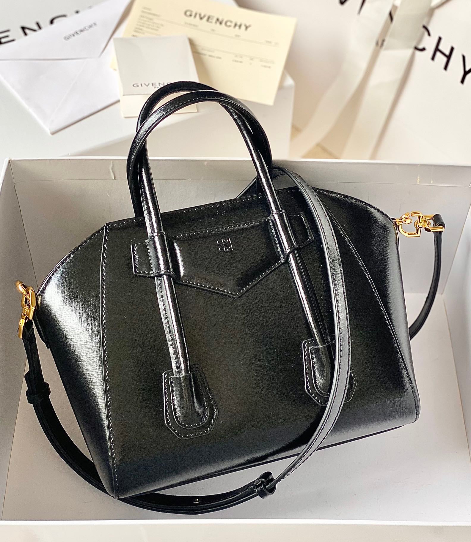 Givenchy Tote Antigona Lock Toy made of leather