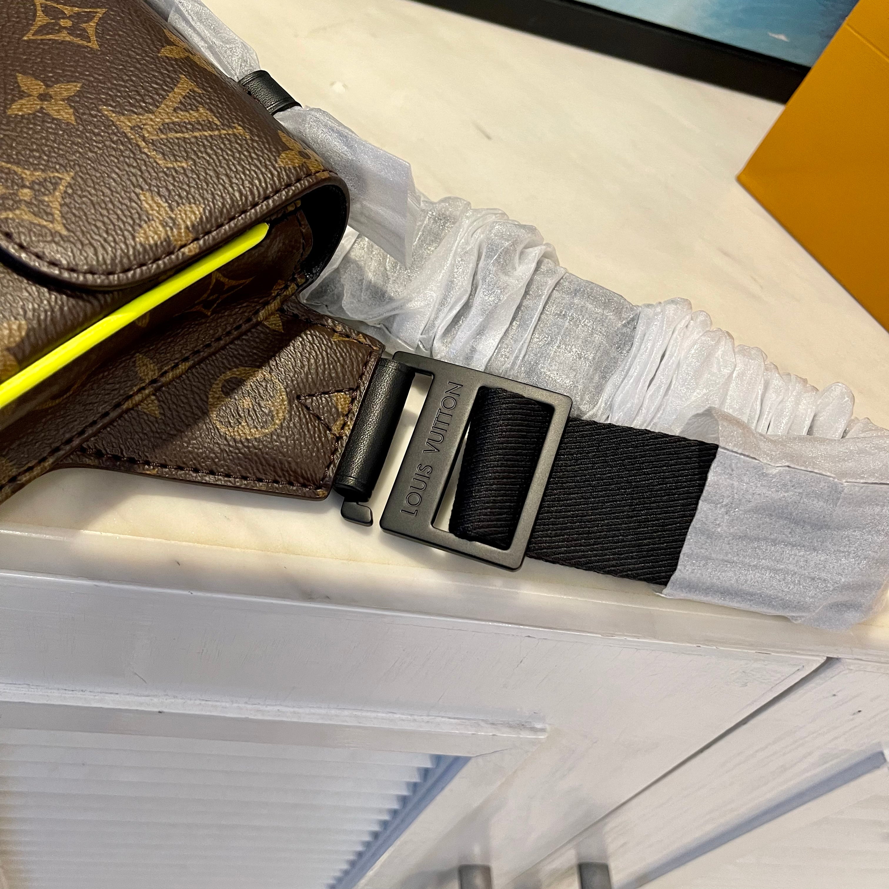 Lv men bag