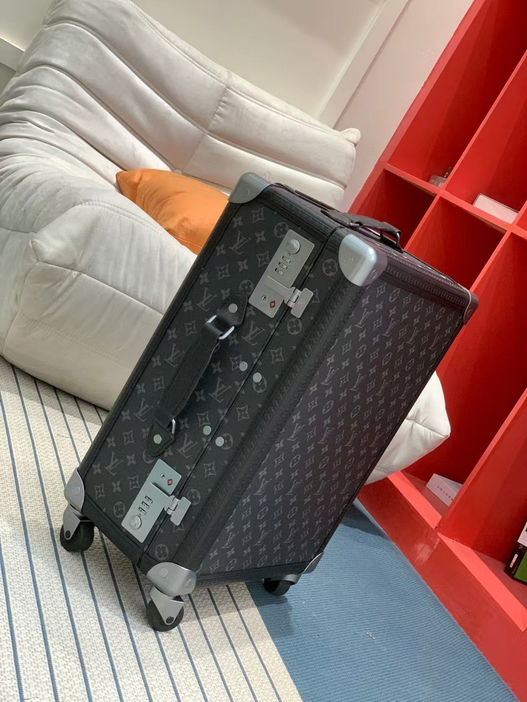 Lv rolling trunk luggage