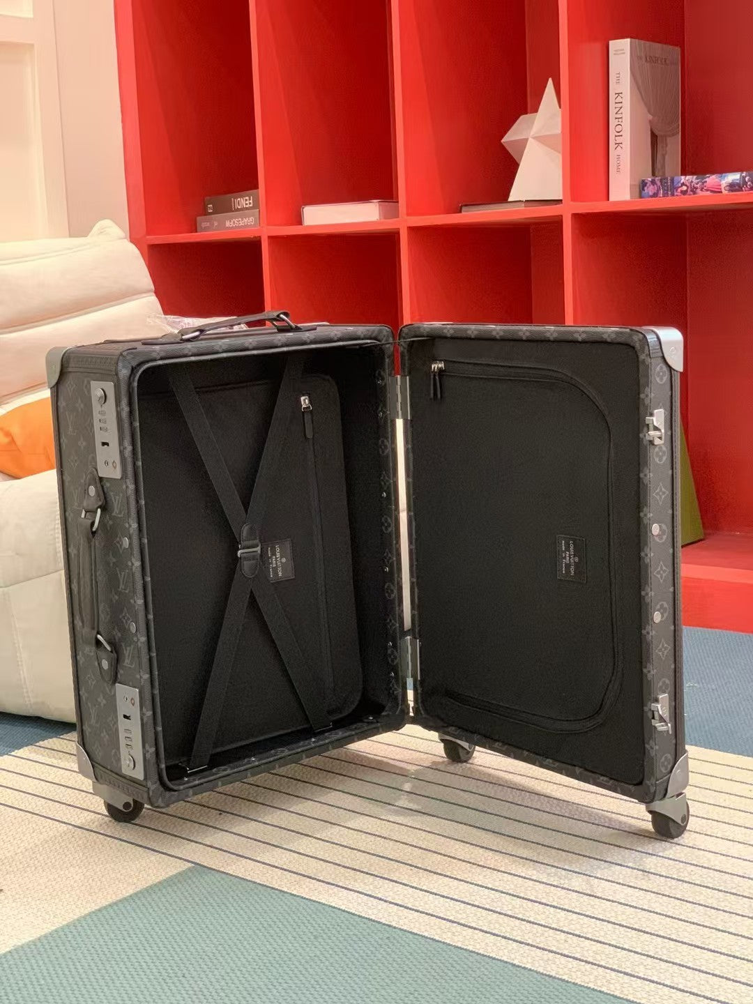 Lv rolling trunk luggage