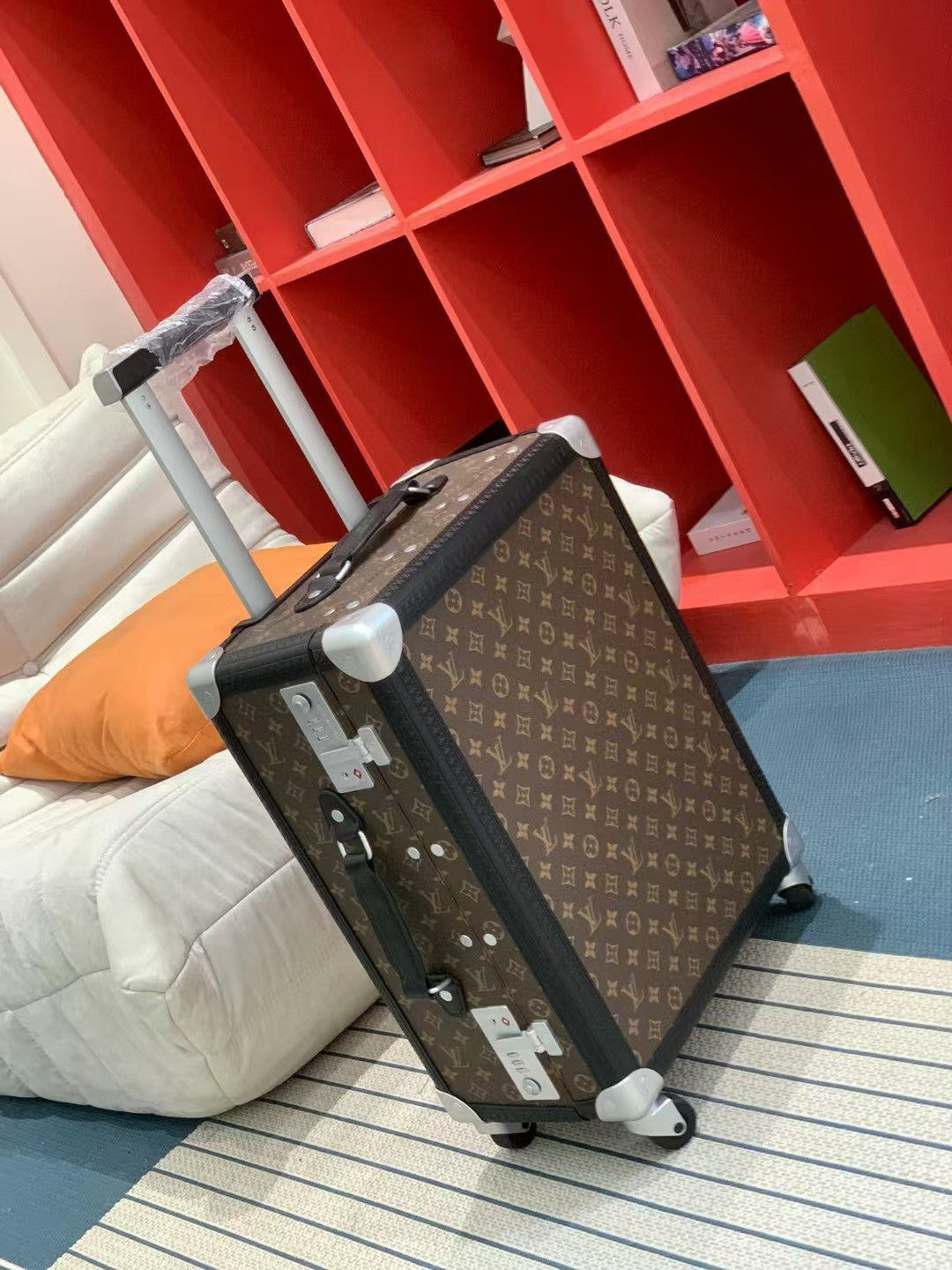 Lv rolling trunk luggage