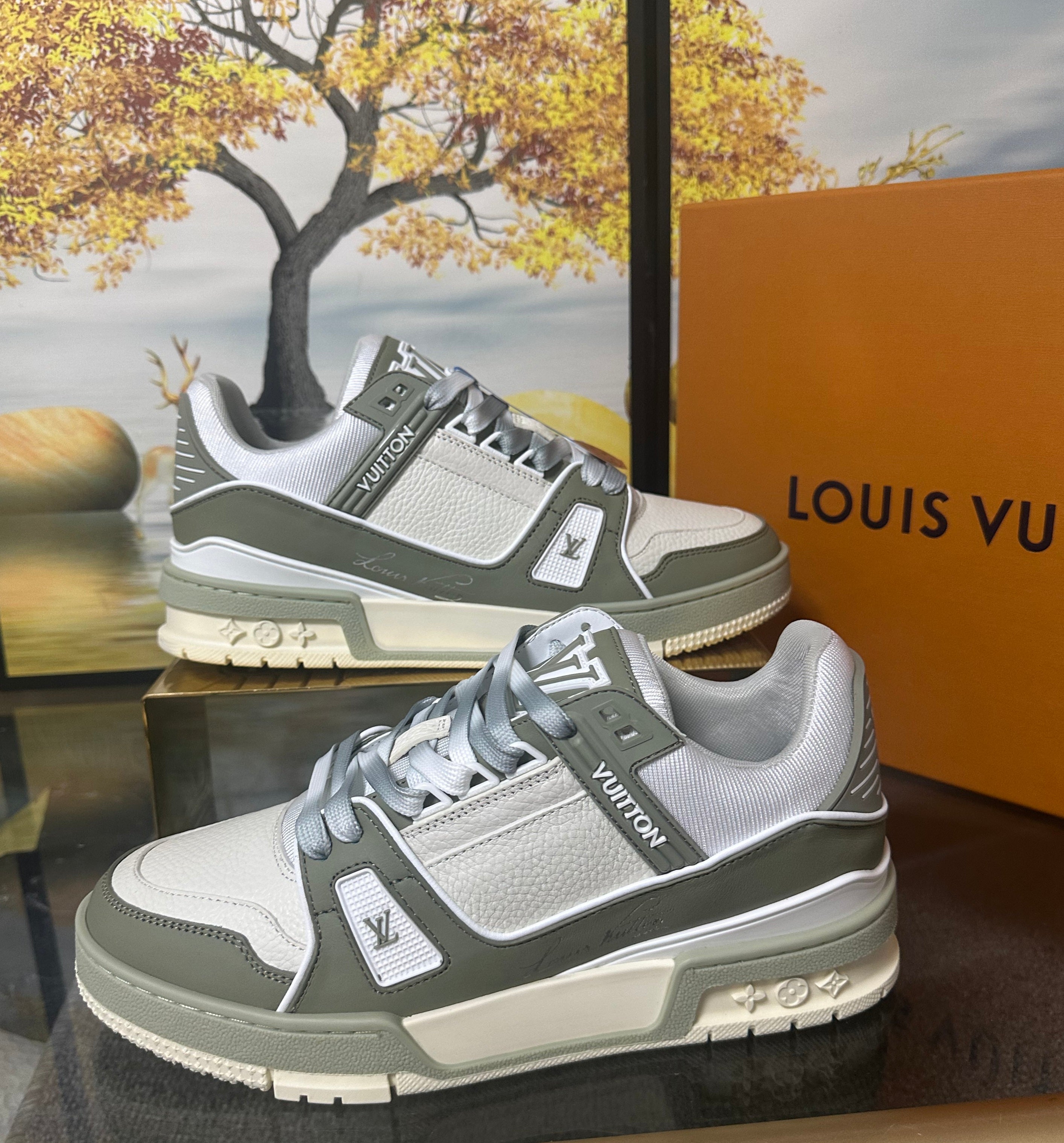 LV TRAINER SNEAKER