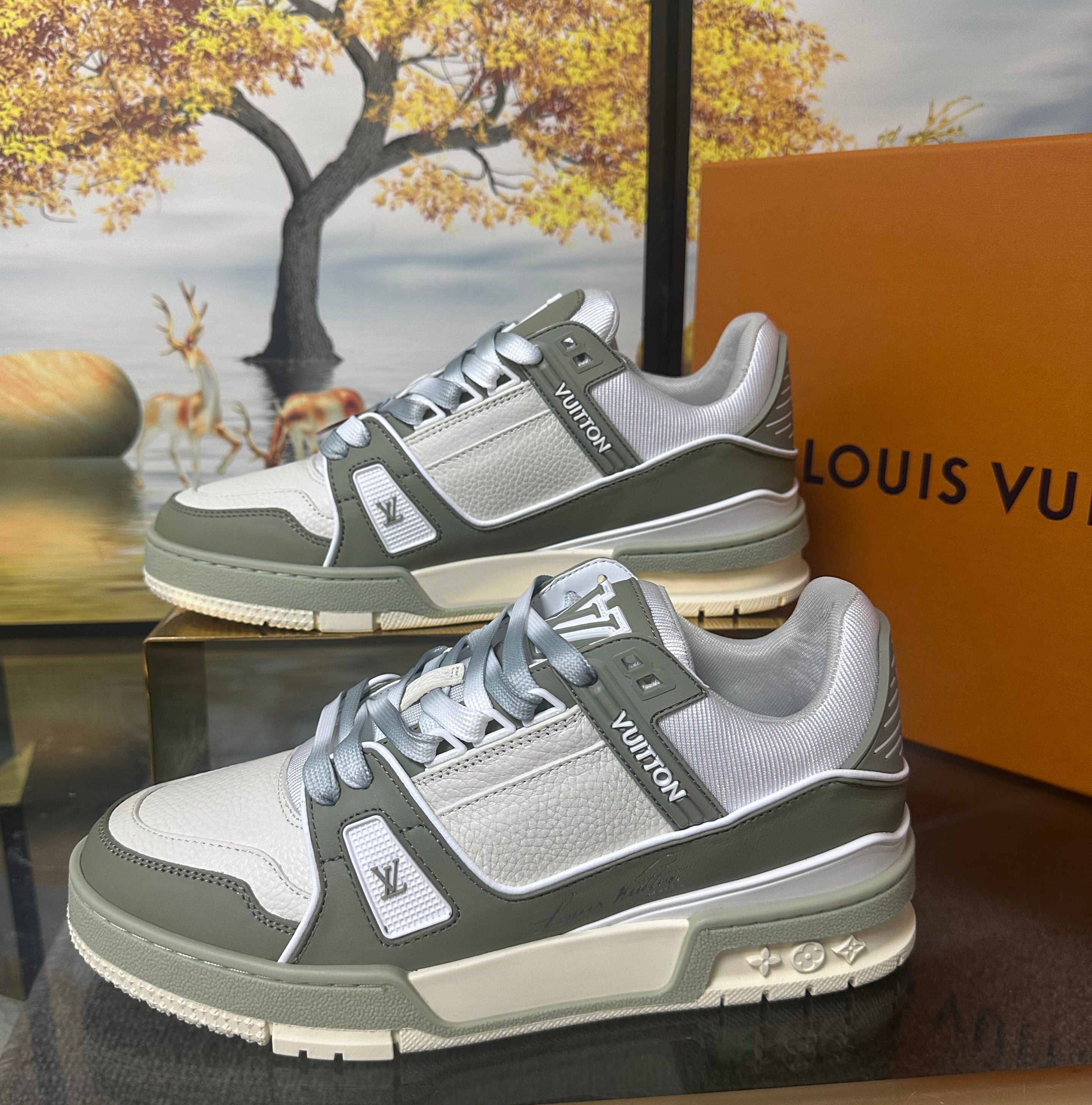 LV TRAINER SNEAKER