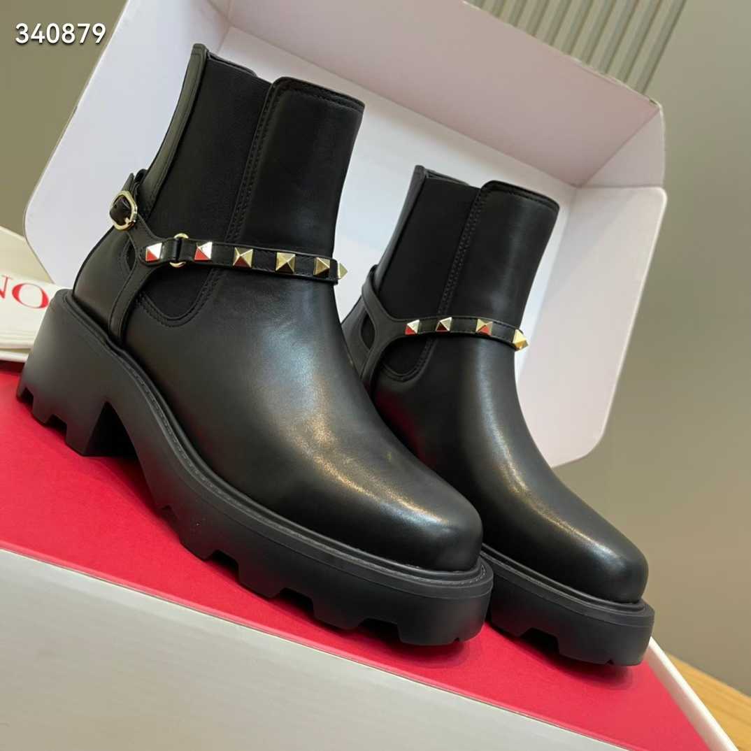 Valentino women boot with sturds