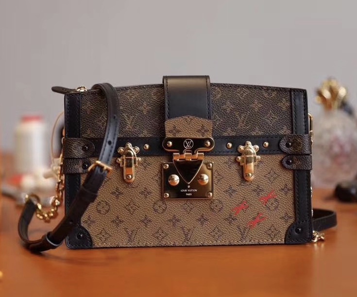 Louis vuitton trunk store clutch